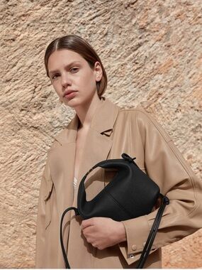 Polène Beri Bag in black pebbled leather
